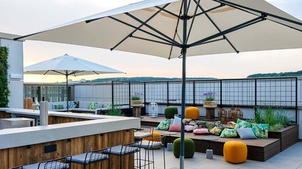 Es wird Frühling, alle drängen nach draußen und es kommt Leben in die Bude(n). (Foto: © me and all hotels)