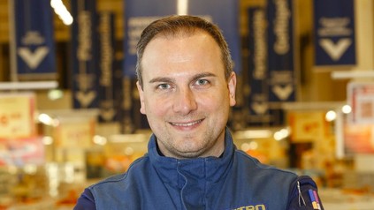 Tim Raue in einer Metro Uniform