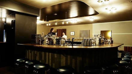 Benji Blomenhofer und Jonas Hald in der Tin Tin Bar – noch ohne Gäste. (Foto: © Tin Tin Bar/Meiko)