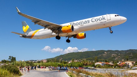 Ein Flugzeug von Thomas Cook