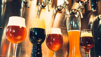 Diverse Biersorten unter der Zapfanlage