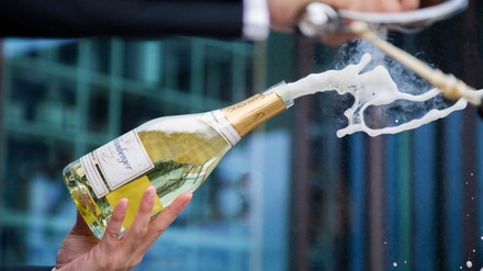 Sabrieren einer Schlumberger Sektflasche