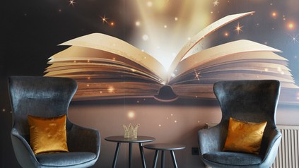 Fototapete mit aufgeklapptem Buch in der Lobby des Flair Hotel Stadt Höxter