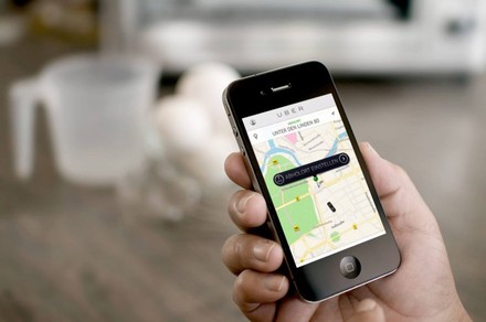 Smartphone mit Uber App