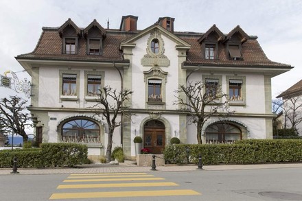 l`Hotel de Ville Crissier Außenansicht