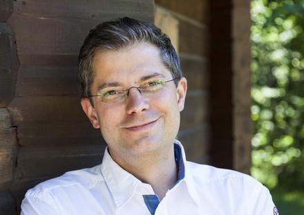 Ein Gesichtsporträt von Alexander Borchard