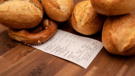 Einige Brötchen und ein Kassenbon