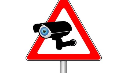 Warnschild mit Kamera