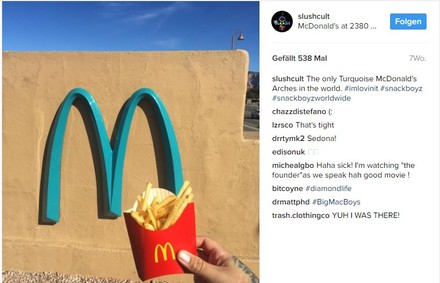 Blaues McDonald’s Logo