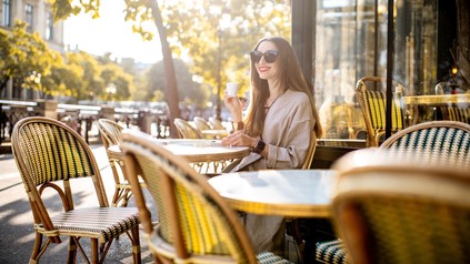 Ein Straßencafe