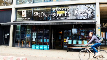 „Pop-up Kitchen“ „Parker Bowles & Friends“ des Lieferservices Wolt in Berlin-Kreuzberg