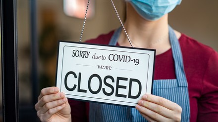 Geschlossen-Schild an Restaurant