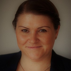 Kathrin Dluzak, Brita