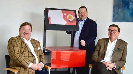 Freuen sich über die neue Geschäftspartnerschaft (v.l.n.r.): Roland Meier, Yves-Alain Meier und Jürgen Thamm