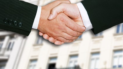 Ein Handschlag unter Männern