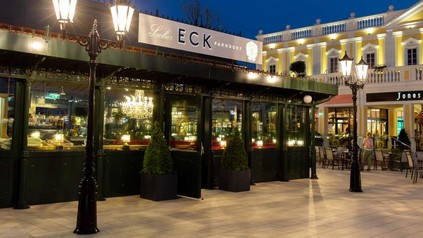 Das Café Sacher Eck bei Nacht