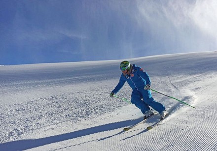 Skifahrer auf Piste
