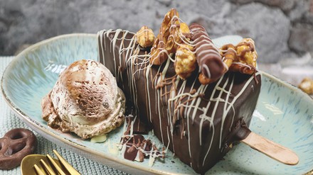 „Cheesecake on a stick“: Kreative Eisinszenierung von Froneri Schöller (Foto: © Froneri Schöller)
Rezeptidee Cheesecake on a stick -froneri schoeller