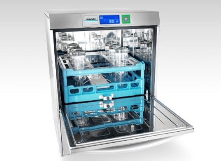 Spülmaschine mit sauberem Geschirr