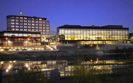 Congress Center in Villach bei Nacht