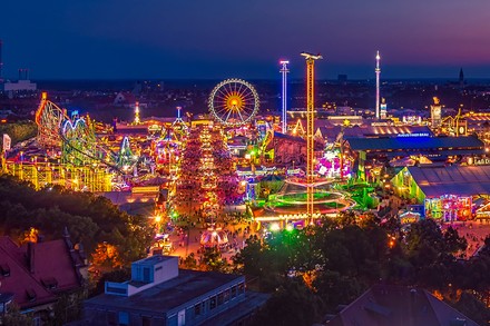 Nachtaufnahme vom Münchner Oktoberfest