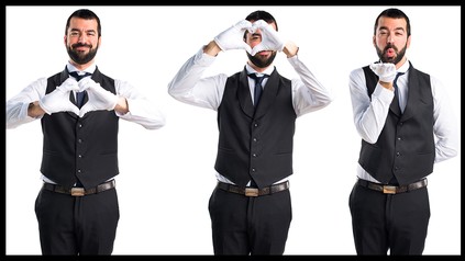 Drei kellner, die verschiedene Grimassen schneiden