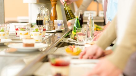 Ausgabe in einer Kantine