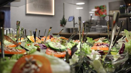 Salate im Genussraum