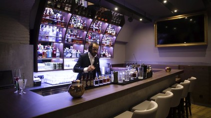 Barkeeper bei der Arbeit