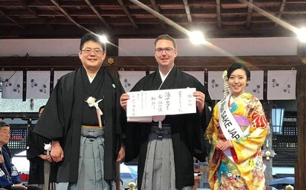 Alex Koblinger wird zum Sake Samurai ernannt.