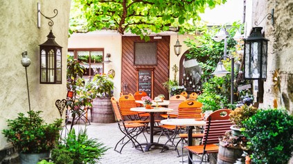Außenbereich eines kleinen Restaurants