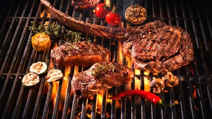 Fleisch und Gemüse auf dem Grill
