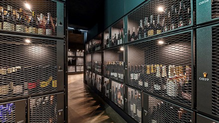 Viele wineBANKer haben ihre Fächer bereits mit edlen Weinen bestückt. (Foto: © Fred Dott)