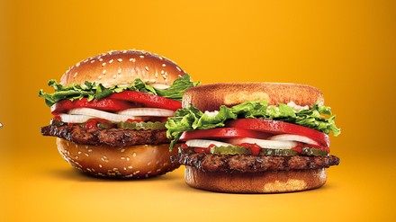 Die österreichischen Burger King-Filialen feiern die gleichgeschlechtliche Liebe mit einem Special-Burger. (Foto: © Burger King)