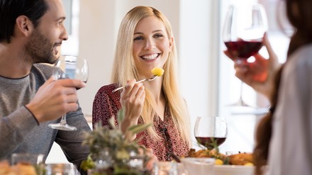 Die Gastronomie ist kein Pandemietreiber: In vier Wochen gab es keine Ansteckungen in Restaurants in Vorarlberg. (Foto: © iStockphoto)
Lachende Restaurantgäste