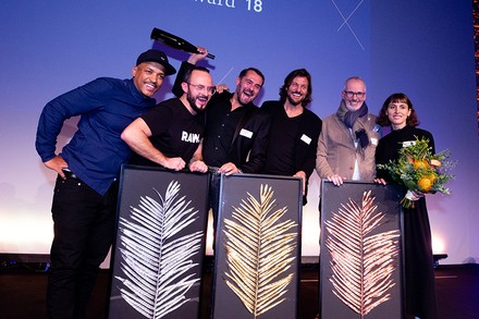 Die „Glorious Bastards“ aus Linz freuen sich bei der Siegerehrung