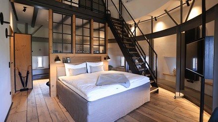 Das Turmzimmer des Hotels im Wasserturm am Kalkberg