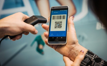 Kunde bezahlt per Handy-App