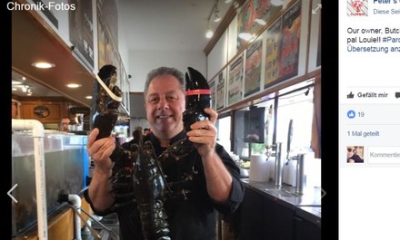 Butch Yamali hält Riesenhummer in Händen