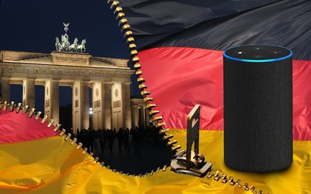 Ein intelligenter Alexa-Speaker vor dem Brandenburger Tor