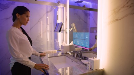 ein futuristisches Badezimmer eines Hotels