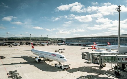 Flugzeuge auf dem Flughafen Zürich