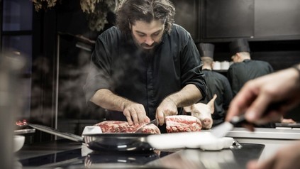 Konstantin Filippou in der Küche