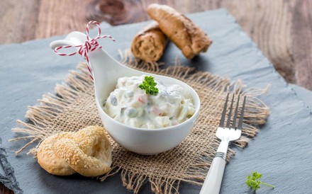 Heringssalat mit Gebäck