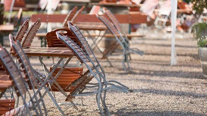 Außenbereich eines Biergartens
