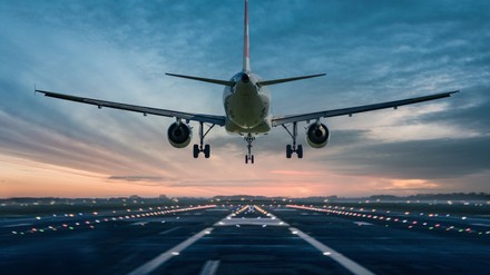 Flugzeug beim Landeanflug