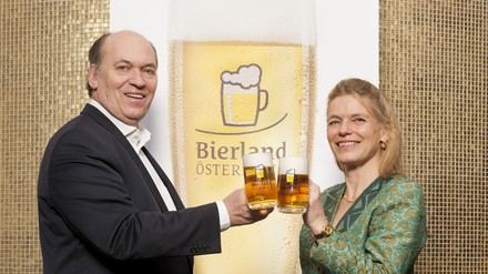 Brauereiverbands-Obmann Sigi Menz und Geschäftsführerin Jutta Kaufmann-Kerschbaum