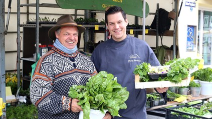 Küchenchef Georg Strohmeyer (rechts) mit Johannes Neuner (Garten Eden), einem regionalen Partner