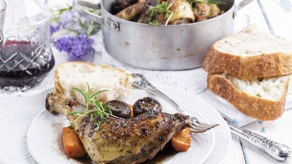 Coq au Vin Ein französischer Klassiker