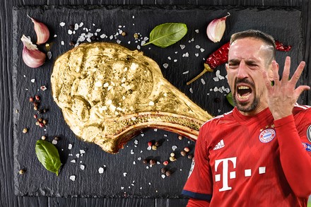 Fußballstar Frank Robery und ein vergoldetes Steak